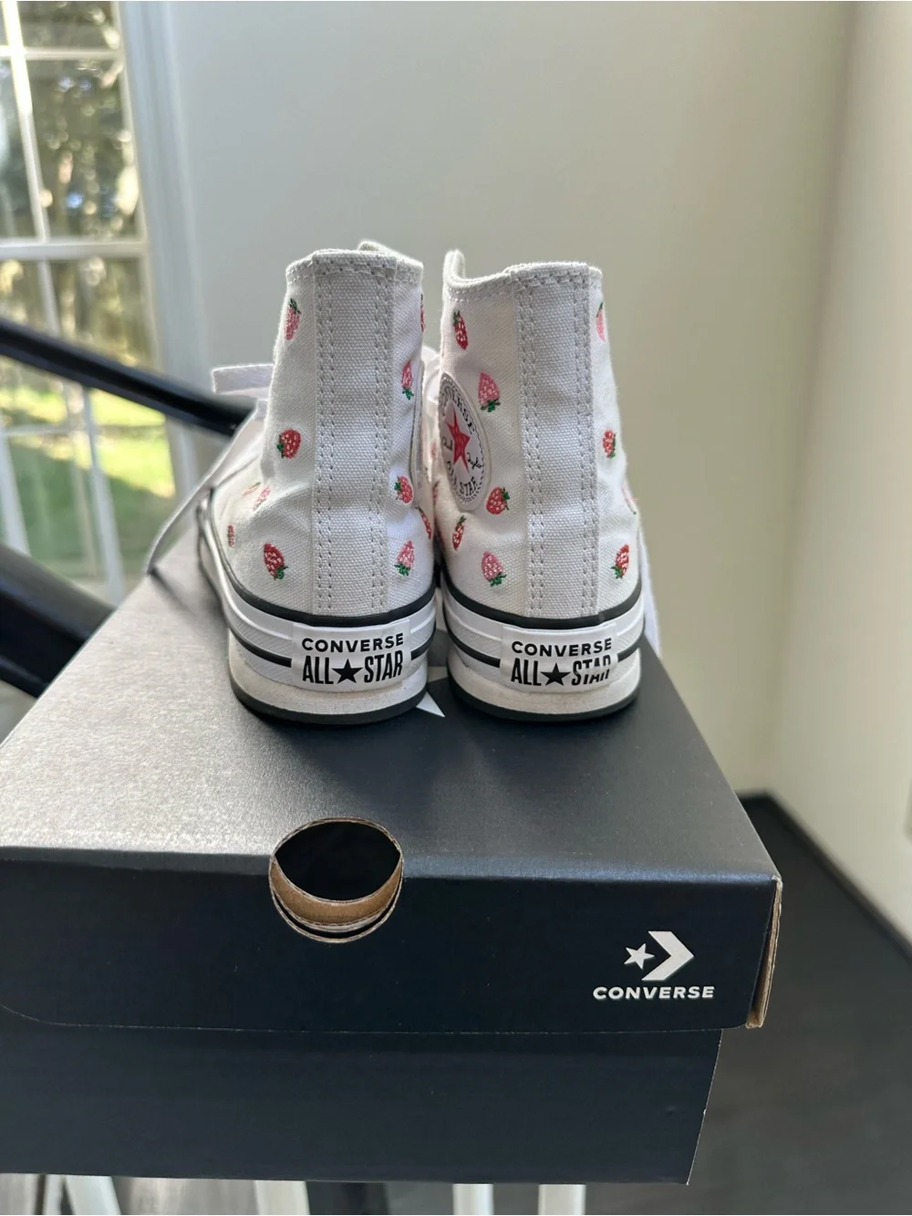 Converse strawberry once or